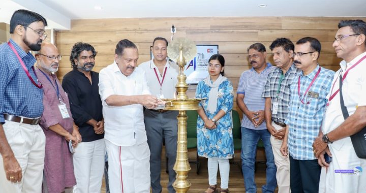 എഴാമത് ഇരിങ്ങാലക്കുട അന്താരാഷ്ട്ര ചലച്ചിത്രമേള നഗരസഭ ചെയര്‍മാന്‍ എം.പി. ജാക്‌സണ്‍ തിരി തെളിയിച്ചു ഉദ്ഘാടനം ചെയ്യുന്നു.