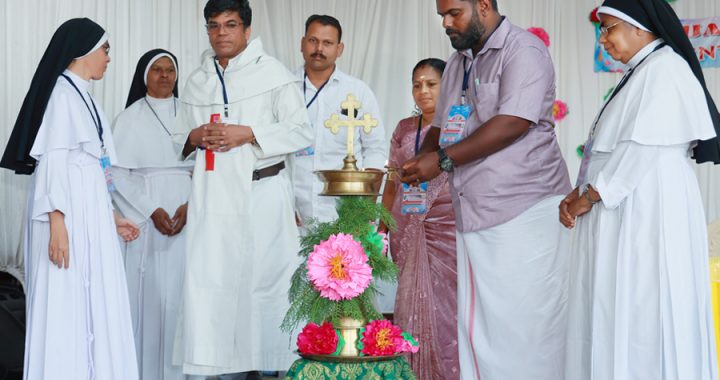 കരാഞ്ചിറ സെന്റ് ജോര്‍ജ്‌സ്  കോണ്‍വെന്റ് യുപി സ്‌കൂള്‍ വാര്‍ഷികാഘോഷം കാട്ടൂര്‍ പഞ്ചായത്ത് പ്രസിഡന്റ് പി.എസ്. മനു ഉദ്ഘാടനം ചെയ്യുന്നു.