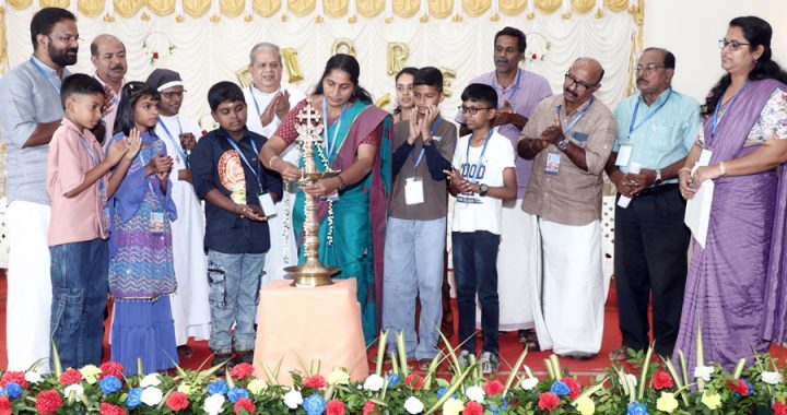 കൊറ്റനെല്ലൂര്‍ എഎല്‍പിസിഎസ് സ്‌കൂളിന്റെ 10-ാം വാര്‍ഷികാഘോഷവും രക്ഷാകര്‍ത്തൃദിനവും വേളൂക്കര പഞ്ചായത്ത് പ്രസിഡന്റ് ഷീജ ഉണ്ണികൃഷ്ണന്‍ ഉദ്ഘാടനം ചെയ്യുന്നു.