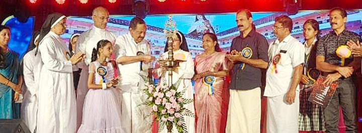 ലിറ്റില്‍ ഫഌവര്‍ സ്‌കൂളിന്റെ വാര്‍ഷികാഘോഷം ഇരിങ്ങാലക്കുട നഗരസഭ ചെയര്‍മാന്‍ എം.പി. ജാക്‌സണ്‍ ഉദ്ഘാടനം ചെയ്യുന്നു.