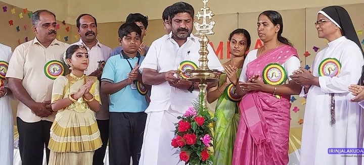 ലിസ്യു കോണ്‍വെന്റ് സ്‌കൂളിന്റെ വാര്‍ഷികാഘോഷം ഇരിങ്ങാലക്കുട നഗരസഭ വികസന സ്റ്റാന്‍ഡിംഗ്് കമ്മിറ്റി ചെയര്‍മാന്‍ അഡ്വ. വി.സി. വര്‍ഗീസ് ഉദ്ഘാടനം ചെയ്യുന്നു.