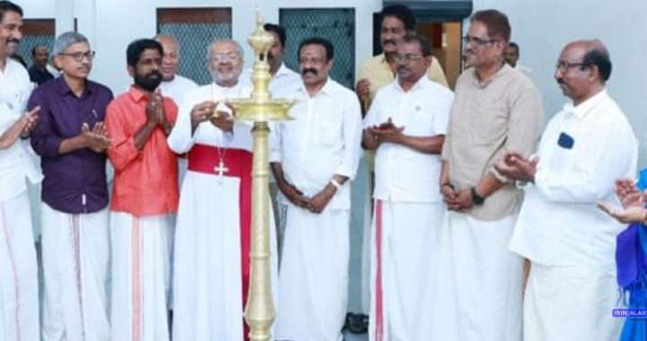 വിശ്വനാഥപുരം ക്ഷേത്രത്തിലെ കാവടി പുര ഉത്സവത്തോടനുബന്ധിച്ച് നടത്തിയ മതസൗഹാര്‍ദ സംഗമം ബിഷപ്പ് മാര്‍ പോളി കണ്ണുക്കാരന്‍ ഭദ്രദീപം തെളിയിച്ച് ഉദ്ഘാടനം ചെയ്യുന്നു.