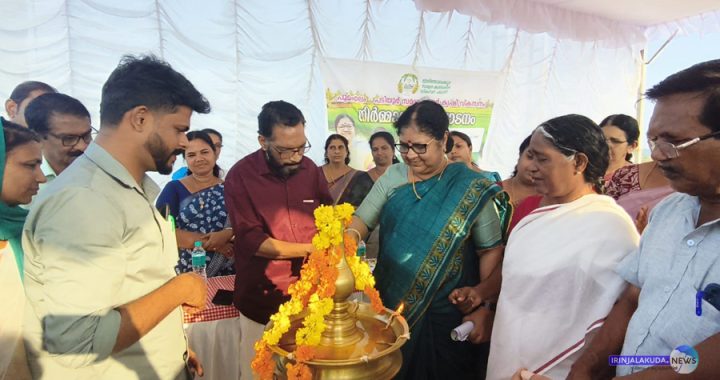 പച്ചക്കുട സമഗ്ര കാര്‍ഷികവികസന പരിപാടിയുടെ ഭാഗമായ പൂമംഗലം പടിയൂര്‍ സമഗ്ര കോള്‍ കൃഷി വികസന പദ്ധതിയുടെ നിര്‍മാണോദ്ഘാടനം മന്ത്രി ഡോ. ആര്‍. ബിന്ദു നിര്‍വഹിക്കുന്നു.