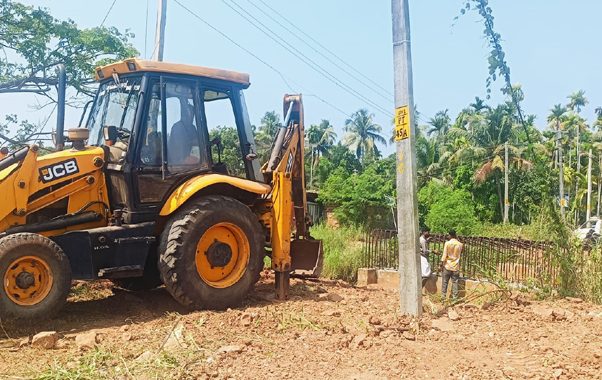 പടിയൂര്‍ പൂമംഗലം പഞ്ചായത്തുകളെ തമ്മില്‍ ബന്ധിപ്പിക്കുന്ന പുളിക്കലച്ചിറ പാലത്തിന്റെ നിര്‍മാണം ആരംഭിച്ചപ്പോള്‍.