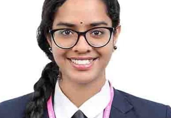 2024 25 വര്‍ഷത്തില്‍ സിബിഎസ്ഇ പ്ലസ് ടു ഗള്‍ഫ് ടോപ്പര്‍ ആയ ശ്രേയ മനോജ്. പുല്ലൂര്‍ ഊരകം ചിന്നങ്ങത്ത് മനോജിന്റെയും സുജയുടെയും മകളാണ്.