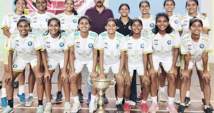 എംഎഎസ് കോളജ് മമ്പാട് വച്ച് നടന്ന കാലിക്കറ്റ് യൂണിവേഴ്‌സിറ്റി വനിത ഇന്റര്‍ സോണ്‍ സെപക് ടാക്രോ ചാമ്പ്യന്‍ഷിപ്പില്‍ ഓവര്‍ഓള്‍ ചാമ്പ്യന്മാരായ സെന്റ് ജോസഫ്‌സ് കോളജ് ടീം.