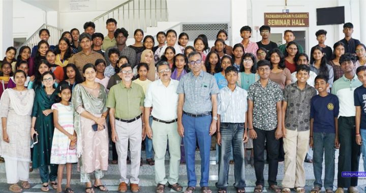 ഇകെഎന്‍ വിദ്യാഭ്യാസകേന്ദ്രത്തിന്റെ നേതൃത്വത്തില്‍ ഇരിങ്ങാലക്കുട സെന്റ് ജോസഫ്‌സ് കോളജിലെ സസ്യശാസ്ത്ര വിഭാഗം ഹൈസ്‌കൂള്‍ വിദ്യാര്‍ഥികള്‍ക്കായി സംഘടിപ്പിച്ച ശാസ്ത്ര വിജ്ഞാന പരിപാടിയില്‍ പങ്കെടുത്തവര്‍.