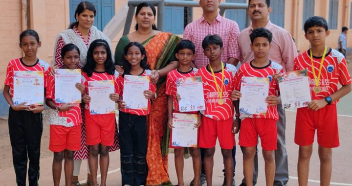 ഇരിങ്ങാലക്കുട ഉപജില്ല കായികമേളയില്‍ യുപി കിഡ്‌സ് വിഭാഗം ഓവറോള്‍ ചാമ്പ്യന്‍ഷിപ്പ് നേടിയ സെന്റ് മേരീസ് എച്ച്എസ്എസ് ഇരിങ്ങാലക്കുട ടീം.