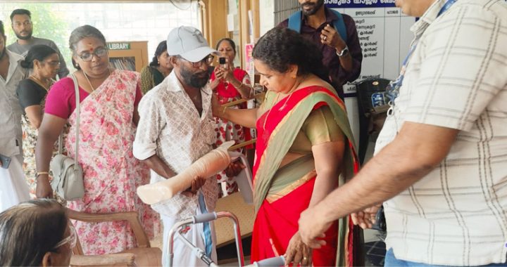 മുരിയാട് പഞ്ചായത്തില്‍ ഭിന്നശേഷി സഹായ ഉപകരണ വിതരണം മുരിയാട് പഞ്ചായത്ത് പ്രസിഡന്റ് സരള വിക്രമന്‍ ഉദ്ഘാടനം ചെയ്യുന്നു.