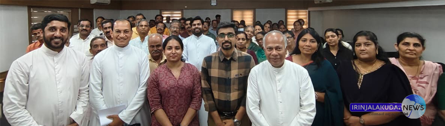 ഹൃദയ പാലിയേറ്റീവ് കെയറിന്റെ നേതൃത്വത്തില്‍ സംഘടിപ്പിച്ച പ്രാഥമിക ചികിത്സ ബോധവല്‍കരണ സെമിനാര്‍ ഹൃദയ പാലിയേറ്റീവ് കെയര്‍ ട്രസ്റ്റ് പ്രസിഡന്റ് മോണ്‍. ജോസ് മാളിയേക്കല്‍ ഉദ്ഘാടനം ചെയ്യുന്നു.