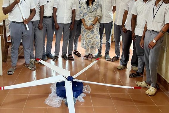 കല്ലേറ്റുംകര കെ. കരുണാകരന്‍ മെമ്മോറിയല്‍ മോഡല്‍ പോളിടെക്‌നിക്ക് കോളേജില്‍ നടത്തിയ ടെക്ക് ഫെസ്റ്റില്‍ നിന്ന്.