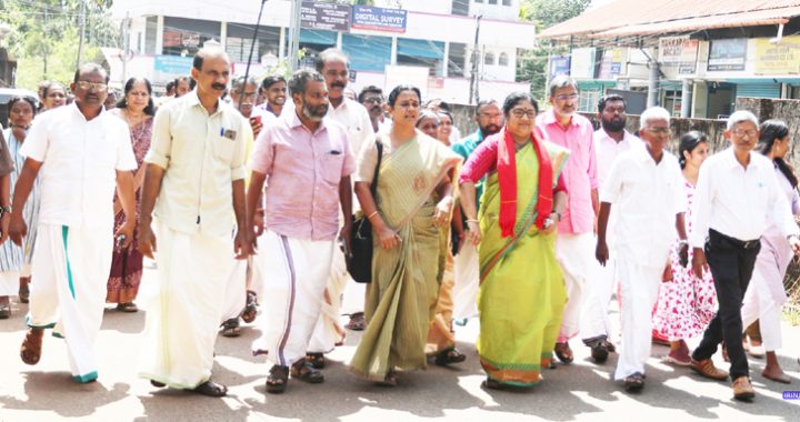 എല്‍ഡിഎഫ് സ്ഥാനാര്‍ഥി ഡോ. ആര്‍ ബിന്ദു ഇരിങ്ങാലക്കുടയില്‍ നടത്തിയ പ്രകടനം.