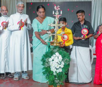 താണിശേരി എല്‍എഫ്എല്‍പി സ്‌കൂളിന്റെ 98-ാംമത് വാര്‍ഷികാഘോഷം വാര്‍ഡ് കൗണ്‍സിലര്‍ സുജസഞ്ജീവ് കുമാര്‍ ഉദ്ഘാടനം ചെയ്യുന്നു.