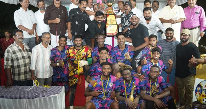 ഇരിങ്ങാലക്കുട സെന്റ് തോമസ് കത്തിഡ്രല്‍ അഖില കേരള കത്തോലിക്ക കോണ്‍ഗ്രസ് സംഘടിപ്പിച്ച മാര്‍ ജെയിംസ് പഴയാറ്റില്‍ സ്മാരക അഖില കേരള സെവന്‍സ് ഫുട്‌ബോള്‍ ടൂര്‍ണമെന്റില്‍ വിജയികളായ അറേബ്യന്‍ പാലസ് ഇടപ്പള്ളിയ്ക്ക് ഇരിങ്ങാലക്കുട രൂപത ബിഷപ് മാര്‍ പോളി കണ്ണൂക്കാടന്‍ ട്രോഫി സമ്മാനിക്കുന്നു.