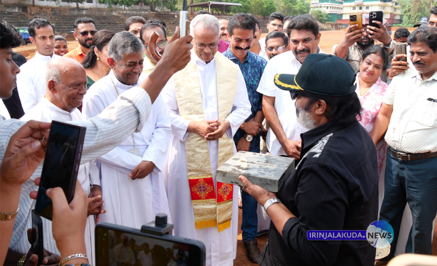 ക്രൈസ്റ്റ് കോളജില്‍ സിന്തറ്റിക് ട്രാക്ക് നിര്‍മാണോദ്ഘാടനം കേന്ദ്രമന്ത്രി സുരേഷ് ഗോപി നിര്‍വഹിക്കുന്നു.
