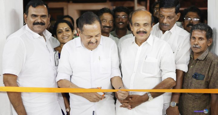 യുഡിഎഫ് ഇരിങ്ങാലക്കുട നിയോജകമണ്ഡലം തെരഞ്ഞെടുപ്പ് കമ്മിറ്റി ഓഫീസ് നഗരസഭ ചെയര്‍മാന്‍ എം.പി. ജാക്‌സണ്‍ ഉദ്ഘാടനം ചെയ്യുന്നു.