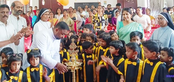 ഊക്കന്‍ മെമ്മോറിയല്‍ സ്‌കൂളില്‍ സംഘടിപ്പിച്ച യുകെജി വിദ്യാര്‍ഥികളുടെ കോണ്‍ വൊക്കേഷന്‍ തുറവന്‍കാട് പള്ളി വികാരി ഫാ. അജോ പുളിക്കന്‍ ഉദ്ഘാടനം ചെയ്യുന്നു.