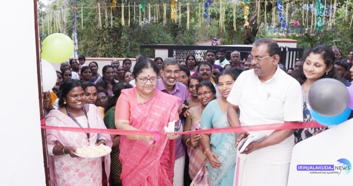 മുരിയാട് പഞ്ചായത്തിലെ നവീകരിച്ച വെള്ളിലംകുന്ന് നഗര്‍ കമ്മ്യൂണിറ്റി ഹാള്‍ ഉന്നതവിദ്യാഭ്യാസ സാമൂഹ്യനീതി വകുപ്പ് മന്ത്രി ഡോ. ആര്‍. ബിന്ദു ഉദ്ഘാടനം ചെയ്യുന്നു.