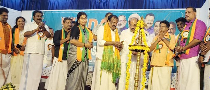 എന്‍ഡിഎ ഇരിങ്ങാലക്കുട നിയോജകമണ്ഡലം തെരഞ്ഞെടുപ്പ് കണ്‍വെന്‍ഷന്‍ സംസ്ഥാന വൈസ് ചെയര്‍മാന്‍ എ.എന്‍. രാധാകൃഷ്ണന്‍ ഉദ്ഘാടനം ചെയ്യുന്നു.