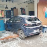 നിയന്ത്രണംവിട്ട കാര്‍ കടയിലേയ്ക്ക് ഇടിച്ചുകയറി അപകടം