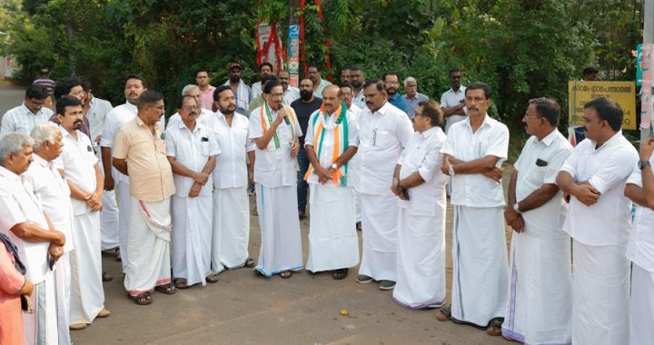 യുഡിഎഫ് സ്ഥാനാര്‍ത്ഥി തോമസ് ഉണ്ണിയാടന്റെ പര്യടനം കേരള കോണ്‍ഗ്രസ് വര്‍ക്കിങ് ചെയര്‍മാന്‍ പി സി തോമസ് ഉദ്ഘാടനം ചെയ്യുന്നു.