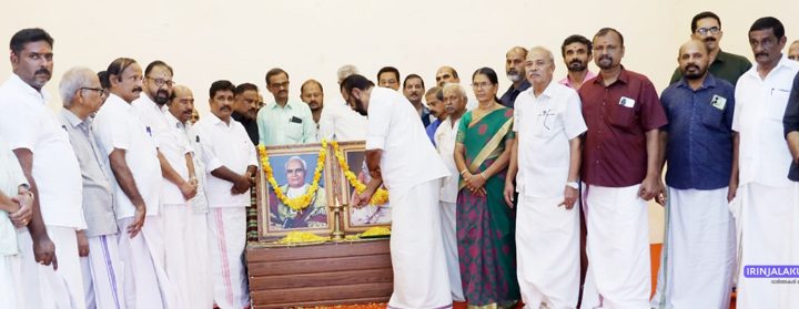 എന്‍എസ്എസ് താലൂക്ക് യൂണിയനില്‍ ചട്ടമ്പിസ്വാമികളുടെ 102-ാം സമാധി ദിനത്തിന്റെ ഭാഗമായി സംഘടിപ്പിച്ച താലൂക്കുതല ദിനാചരണം യൂണിയന്‍ വൈസ് പ്രസിഡന്റ് ആര്‍. ബാലകൃഷ്ണന്‍ ഉദ്ഘാടനം ചെയ്യുന്നു.