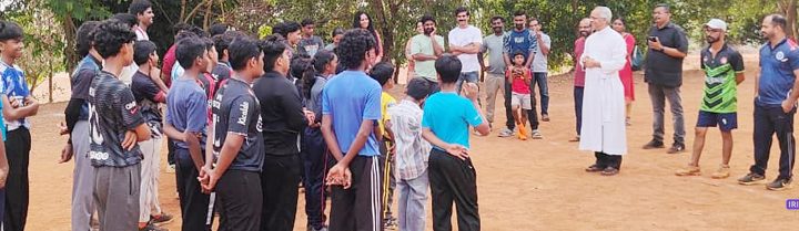 ക്രൈസ്റ്റ് കോളജില്‍ ആരംഭിച്ച സമ്മര്‍ കോച്ചിംഗ് ക്യാമ്പിന്റെ ഉദ്ഘാടനം മാനേജര്‍ ഫാ. ജോയ് പീനിക്കാപ്പറമ്പില്‍ നിര്‍വഹിക്കുന്നു.