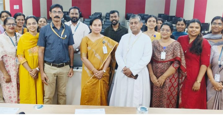 ക്രൈസ്റ്റ് കോളജിലെ ഗവേഷണ-വികസന സെലിന്റെയും ഐക്യൂഎസിയുടെയും സഹകരണത്തോടെ സംഘടിപ്പിച്ച ശില്പശാലയില്‍ പങ്കെടുത്തവര്‍ കോളജ് പ്രിന്‍സിപ്പല്‍ റവ.ഡോ. ജോളി ആന്‍ഡ്രൂസിനൊപ്പം.