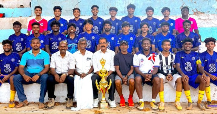 തൃശൂര്‍ ജില്ലാ എ- ഡിവിഷന്‍ ലീഗ് ഫുട്‌ബോള്‍ ചാമ്പ്യന്‍ഷിപ്പില്‍ ജേതാക്കളായ ഇരിങ്ങാലക്കുട ക്രൈസ്റ്റ് കോളജ് ടീം ഡൈനാമോസ് എഫ്‌സി.