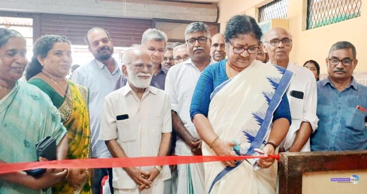 പുരോഗമന കലാസാഹിത്യ സംഘം സംഘടിപ്പിക്കുന്ന ഇന്നസെന്റ് സ്മാരക അഖില കേരള അമേച്വര്‍ നാടക മത്സരത്തിന്റെ സംഘാടക സമിതി ഓഫീസ് ഉന്നത വിദ്യാഭ്യാസ സാമൂഹ്യനീതി വകുപ്പ് മന്ത്രി ഡോ. ആര്‍. ബിന്ദു ഉദ്ഘാടനം ചെയ്യുന്നു.