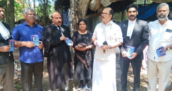 കേരള ബാര്‍ കൗണ്‍സില്‍ തെരെഞ്ഞെടുപ്പില്‍ മത്സരിക്കുന്ന ഇന്ത്യന്‍ ലോയേഴ്‌സ് കോണ്‍ഗ്രസ് സ്ഥാനാര്‍ഥി അഡ്വ. ജോസ് മേച്ചേരിക്ക് വേണ്ടി ലോയേഴ്‌സ് കോണ്‍ഗ്രസ് ഇരിങ്ങാലക്കുട യൂണിറ്റിന്റെ നേതൃത്വത്തില്‍ നടത്തിയ ക്യാമ്പയിന്‍.