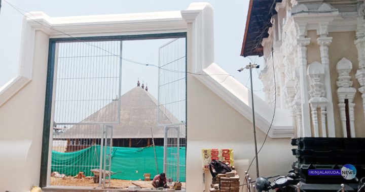 ഇരിങ്ങാലക്കുട കൂടല്‍മാണിക്യം ക്ഷേത്രത്തില്‍ പണി പൂര്‍ത്തിയായ കിഴക്കേനടപ്പുരയുടെ തെക്കുവശത്തുള്ള ആനവയറന്‍ മതിലിലെ ആനപ്പടി.