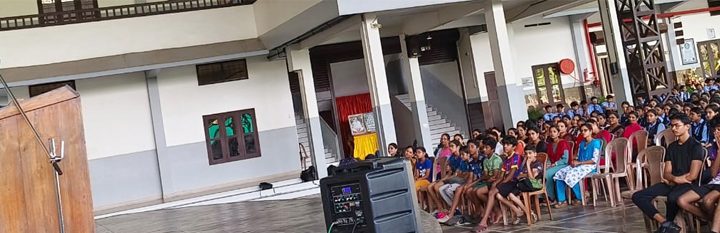 ഇരിങ്ങാലക്കുട ശാന്തിനികേതന്‍ പബ്ലിക് സ്‌കൂളില്‍ ആരംഭിച്ച വേനല്‍ക്കാല ക്യാമ്പ് ക്രൈസ്റ്റ് കോളജ് അസിസ്റ്റന്റ് പ്രഫ. ഡോ. സഞ്ജയ് കുമാര്‍ ഉദ്ഘാടനം ചെയ്യുന്നു.