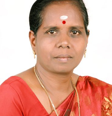 സര്‍വീസില്‍ നിന്നും വിരമിച്ച ടി.കെ. ലത (ഓഫീസ് അറ്റന്‍ഡന്റ്, എല്‍ബിഎസ്എം ഹയര്‍സെക്കണ്ടറി സ്‌കൂള്‍, അവിട്ടത്തൂര്‍).