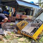 ഇന്നലെ കരൂപ്പടന്ന പാലത്തിനു സമീപം കാറുമായി കൂട്ടിയിടിച്ചുണ്ടായ അപകടത്തില്‍ തകര്‍ന്ന ഓട്ടോറിക്ഷ