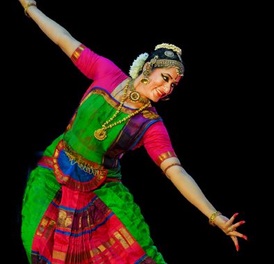 അവിട്ടത്തൂര്‍ മഹാദേവ ക്ഷേത്രത്തിലെ നവീകരണ കലശത്തോടനുബന്ധിച്ച് ഡോ. ജാനകി രംഗരാജന്‍ അവതരിപ്പിച്ച ഭരതനാട്യം