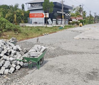 തകര്‍ന്ന് കിടന്നിരുന്ന ബൈപാസ് റോഡില്‍ കട്ട വിരിക്കുന്ന പണി്കള്‍ അവസാന ഘട്ടത്തില്‍.