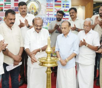 ഇരിങ്ങാലക്കുട കാത്തലിക് പ്രവാസി ചാരിറ്റബിള്‍ കമ്മ്യൂണിറ്റി ട്രസ്റ്റിന്റെ (ഐസിപിസിസിടിയുടെ) ആഭിമുഖ്യത്തില്‍ സംഘടിപ്പിച്ച പഠനോപകരണ വിതരണവും ജീവകാരുണ്യ സംഗമവും അഡ്വ. തോമസ് ഉണ്ണിയാടന്‍ ഉദ്ഘാടനം ചെയ്യുന്നു.