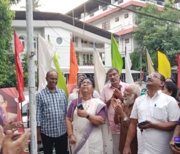 പുരോഗമന കലാ സാഹിത്യത്തിന്റെ ആഭിമുഖ്യത്തില്‍ ടൗണ്‍ ഹാളില്‍ സംഘടിക്കുന്ന ഇന്നസെന്റ് നാടകോത്സവത്തിന് ഡോ. ആര്‍. ബിന്ദു കൊടിയേറ്റുകര്‍മം നിര്‍വഹിക്കുന്നു.