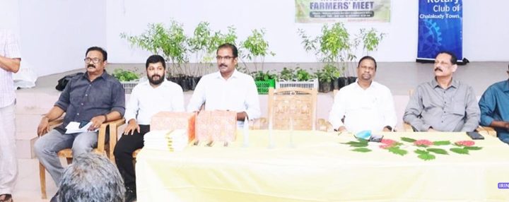 ഇരിങ്ങാലക്കുട റോട്ടറി ക്ലബ്ബും, ചാലക്കുടി ടൗണ്‍ റോട്ടറി ക്ലബ്ബും സംയുക്തമായി സംഘടിപ്പിച്ച കാര്‍ഷിക സെമിനാര്‍ ഇരിങ്ങാലക്കുട റോട്ടറി ക്ലബ് പ്രസിഡന്റ് പ്രഫസര്‍ എം.എ. ജോണ്‍ ഉദ്ഘാടനം ചെയ്യുന്നു.
-