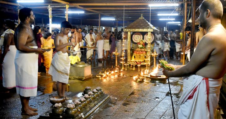 കൂടല്‍മാണിക്യം ക്ഷേത്രത്തില്‍ നടന്ന മാതൃക്കല്‍ ബലി.