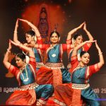 കലാവേദികള്‍ സജീവമായി, ക്ഷേത്രസന്നിധി ആസ്വാദകര്‍ കയ്യടക്കി