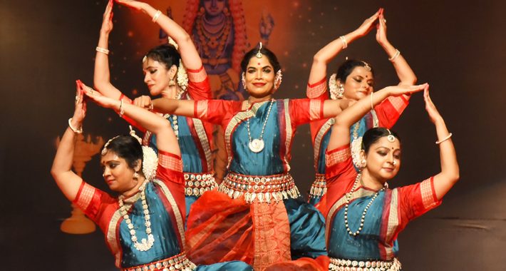 കൂടല്‍മാണിക്യം ഉത്സവത്തോടനുബന്ധിച്ച് മധുലിത മൊഹാപാത്രയും സംഘവും അവതരിപ്പിച്ച ഒഡീസി നൃത്തം.