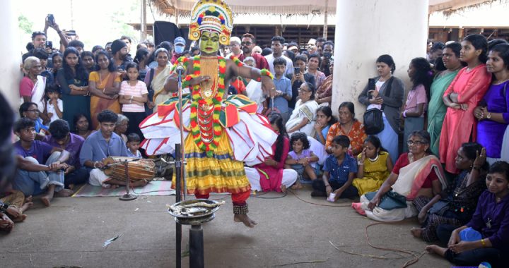 കൂടല്‍മാണിക്യം ക്ഷേത്രത്തില്‍ രാജീവ് വെങ്കിടങ്ങ് അവതരിപ്പിച്ച ഓട്ടന്‍തുള്ളല്‍.