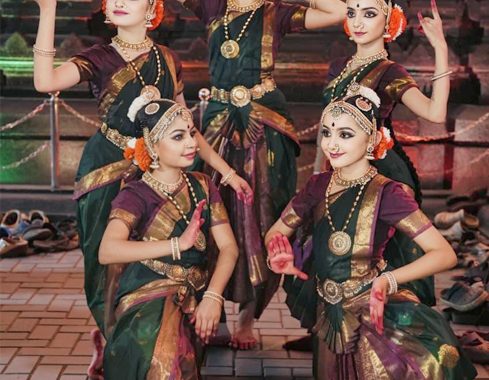പൂനെ നൃത്യമുകുല ഡാന്‍സ് അക്കാദമി കൂടല്‍മാണിക്യത്തില്‍ ഭരതനാട്യം അവതരിപ്പിക്കുന്നു