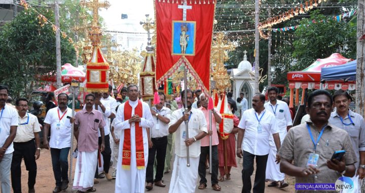 താഴേക്കാട് സെന്റ് സെബാസ്റ്റ്യന്‍സ് തീര്‍ഥാടനകേന്ദ്രത്തിലെ കുരിശുമുത്തപ്പന്റെ തിരുനാളിനോടനുബന്ധിച്ച് നടന്ന പ്രദക്ഷിണം.