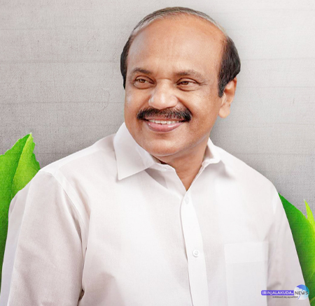 അ​ഡ്വ. തോ​മ​സ് ഉ​ണ്ണി​യാ​ട​ൻ.