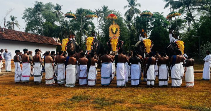 അവിട്ടത്തൂര്‍ മഹാദേവ ക്ഷേത്രത്തില്‍ നടന്ന പള്ളിവേട്ട ശീവേലി എഴുന്നെള്ളിപ്പ്.