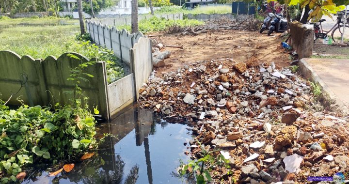 ഇരിങ്ങാലക്കുട ബൈപ്പാസ് റോഡില്‍ സ്വകാര്യ വ്യക്തി കലുങ്ക് മണ്ണിട്ട് നികത്തിയ നിലയില്‍.