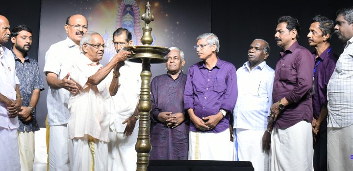 ഇരിങ്ങാലക്കുട കൂടല്‍മാണിക്യം ക്ഷേത്രോത്സവത്തോടനുബന്ധിച്ച് നടന്ന സാംസ്‌കാരിക സമ്മേളനം കഥകളി ആചാര്യന്‍ രാഘവനാശാന്‍ ഉദ്ഘാടനം ചെയ്യുന്നു.